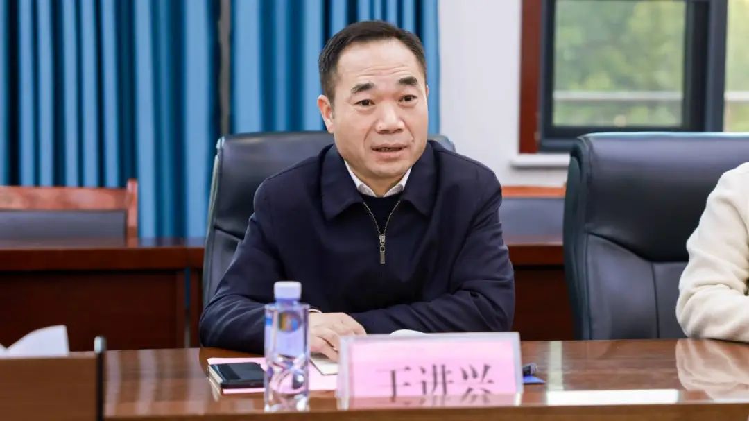 郑州市医疗保障局党组书记王进兴一行到304永利集团调研交流