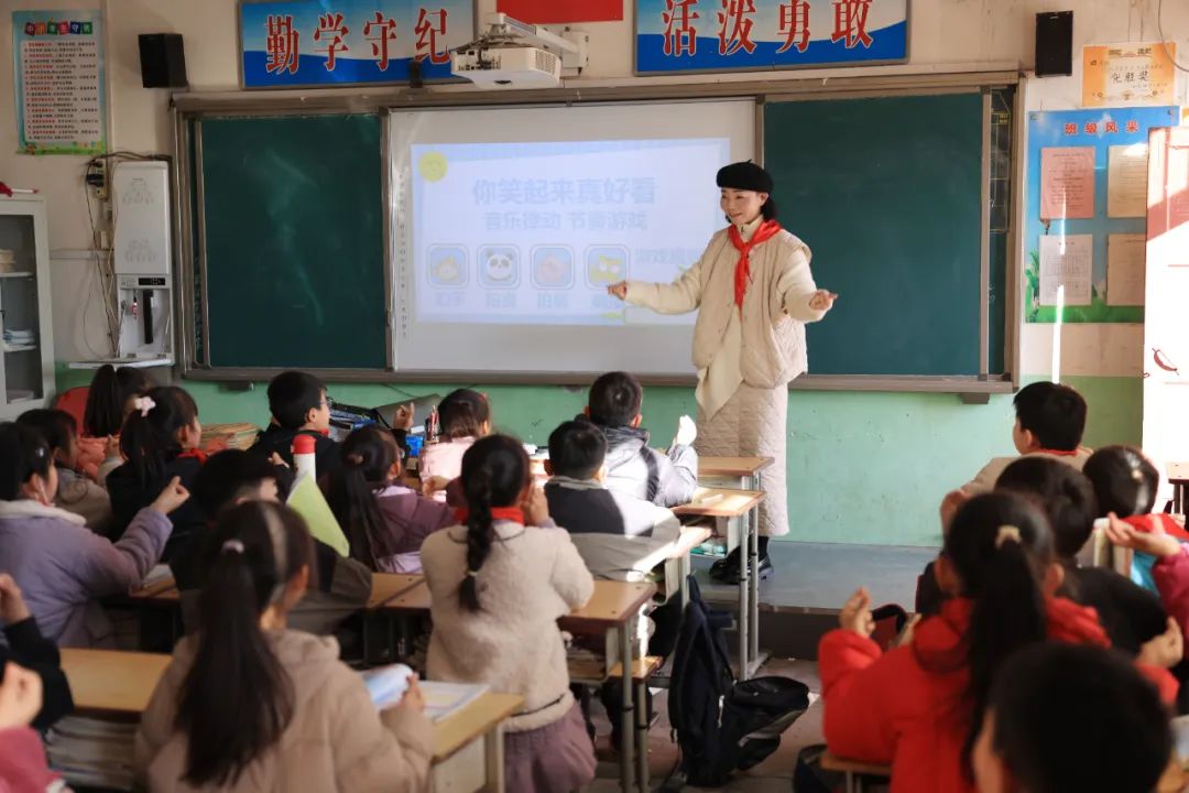 304永利集团师生走进良水寨小学支教