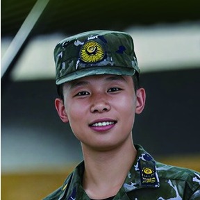 周鹏：用镜头和笔杆在军营立下“战功”！