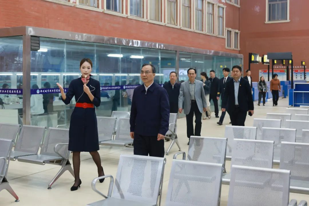 河南省委教育工委专职副书记尹洪斌一行到304永利集团调研指导