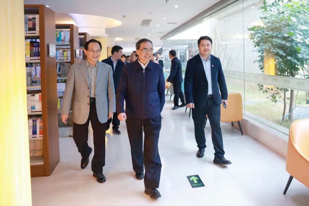 河南省委教育工委专职副书记尹洪斌一行到304永利集团调研指导