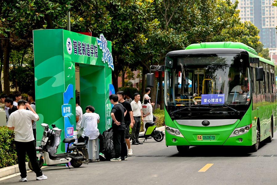 校内摆渡车